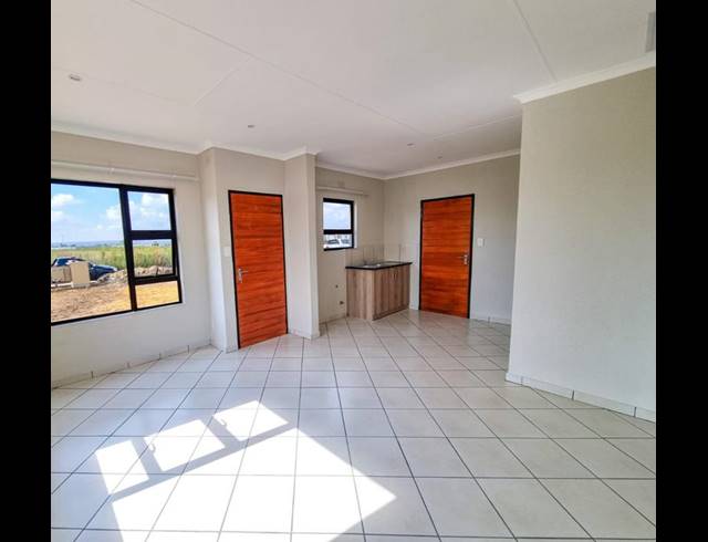 2 BEDROOM HOUSE FOR SALE IN LENASIA SOUTH